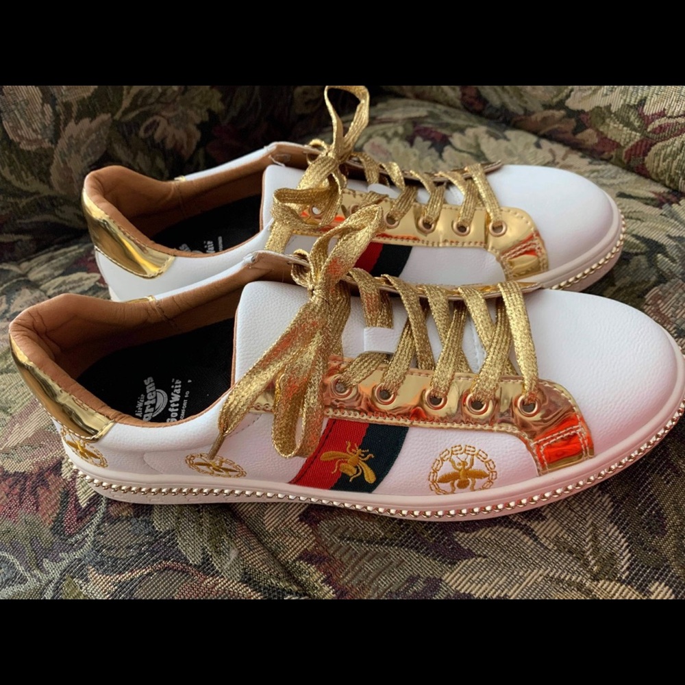 Gorgeously sneakers with gold laces